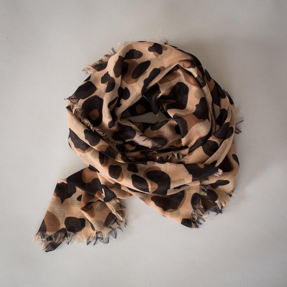 The Style Aesthetic Mothers Day Wish List | Sophie Store Scarf