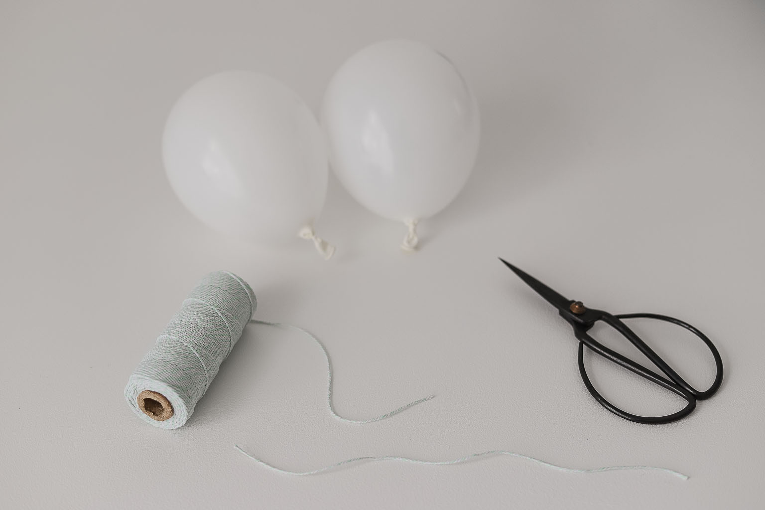 How to make a balloon garland DIY | The Style Aesthetic Blog