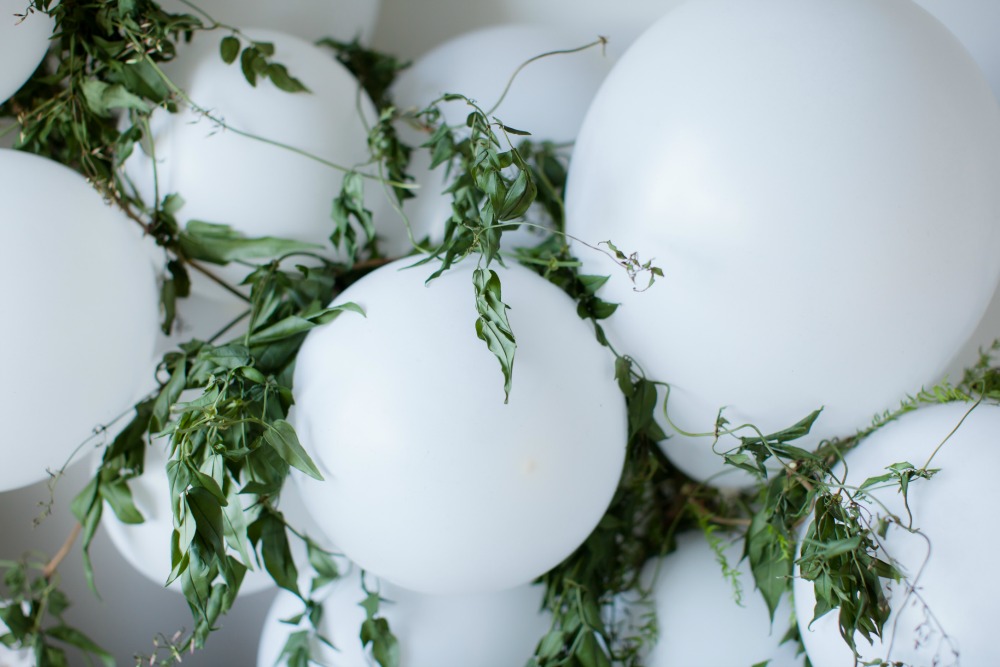 How to make a balloon garland DIY | The Style Aesthetic Blog