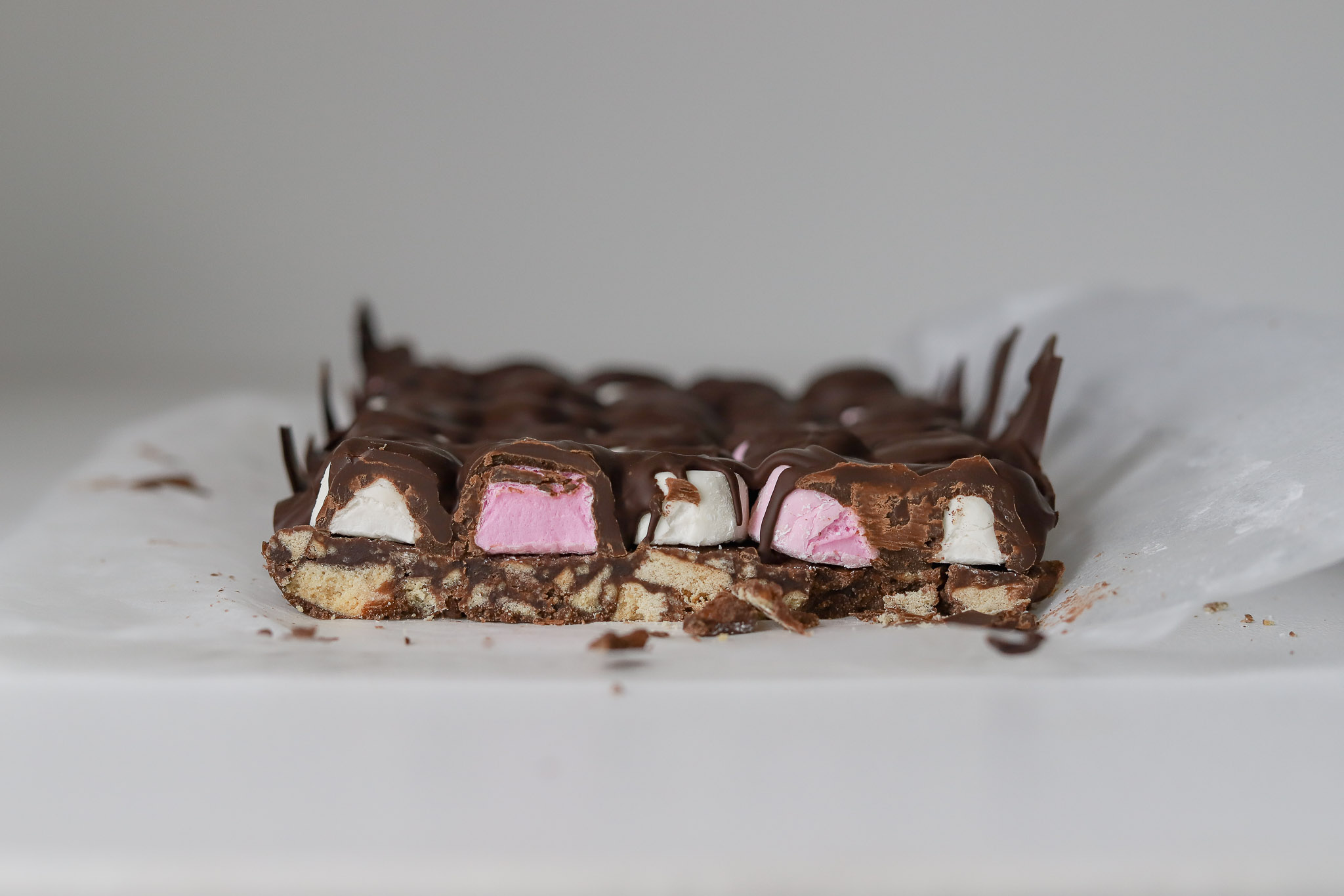Girl Guide Biscuits Chocolate Marshmallow Cookie Slice Recipe | The Style Aesthetic