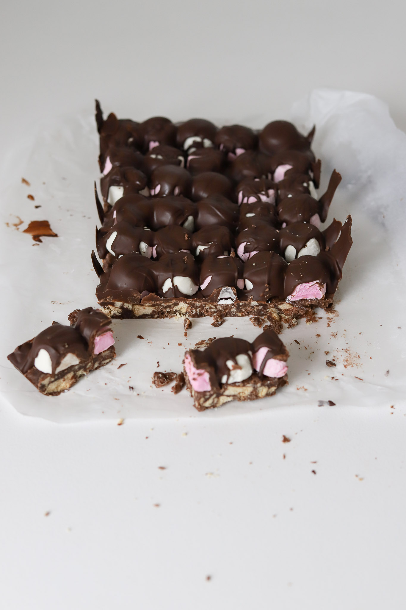 Girl Guide Biscuits - Chocolate Marshmallow Cookie Slice Recipe | The Style Aesthetic